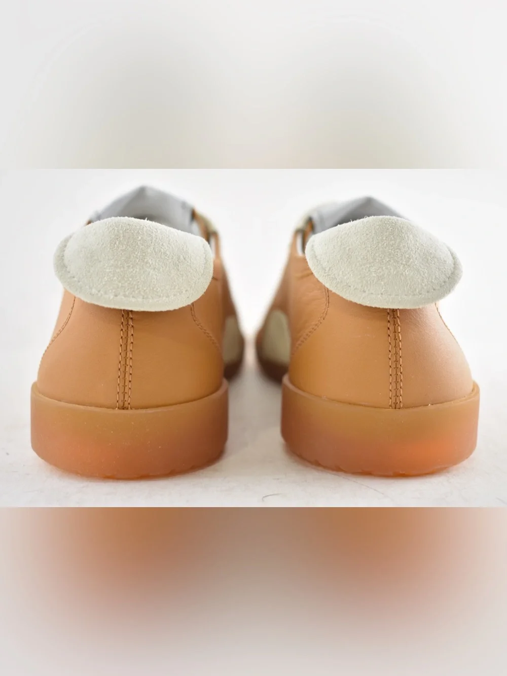 Chanel 26P Brown White Leather Suede CC Logo Flat Runner Trainer Sneaker 39.5 - Picture 15 of 16